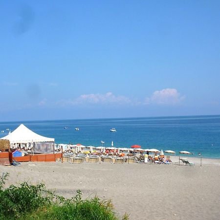 Seafront Apartments Garden House Таорміна Екстер'єр фото