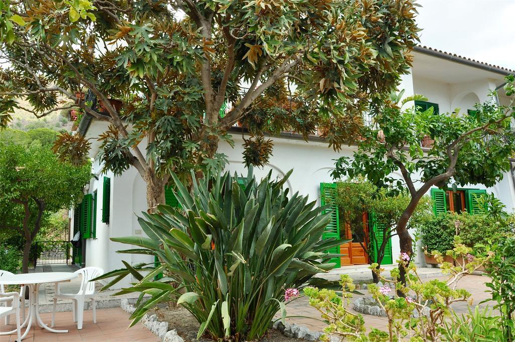 Seafront Apartments Garden House Таорміна Номер фото