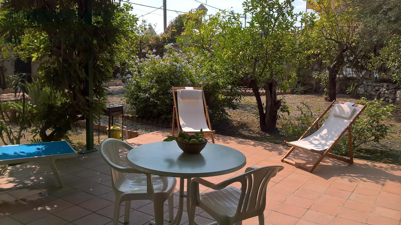 Seafront Apartments Garden House Таорміна Екстер'єр фото